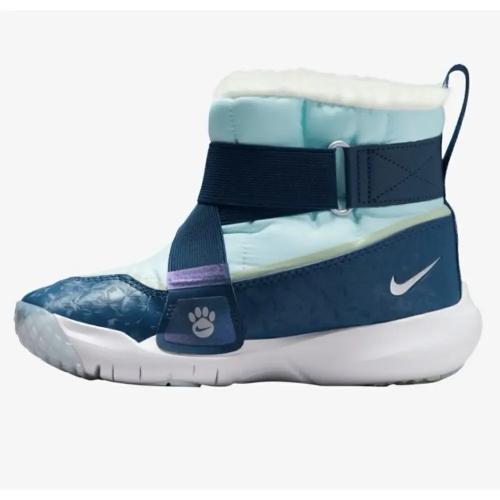Nike Flex Advance SE Boots in a 